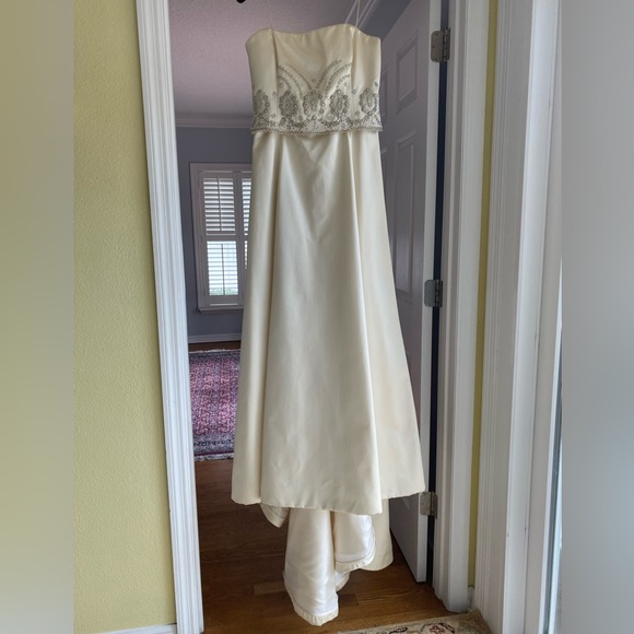 VINTAGE, NWOT Badgley Mischka strapless wedding gown Style #13128 - Picture 9 of 12